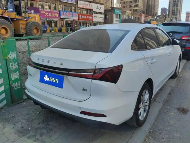 Roewe i5 — Фото автомобиля 3