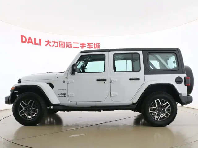 Jeep Wrangler — Фото автомобиля 15