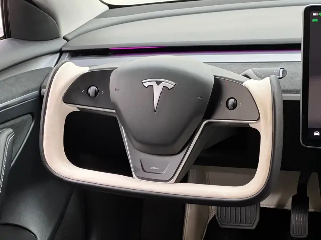Tesla Model 3 — Фото автомобиля 26
