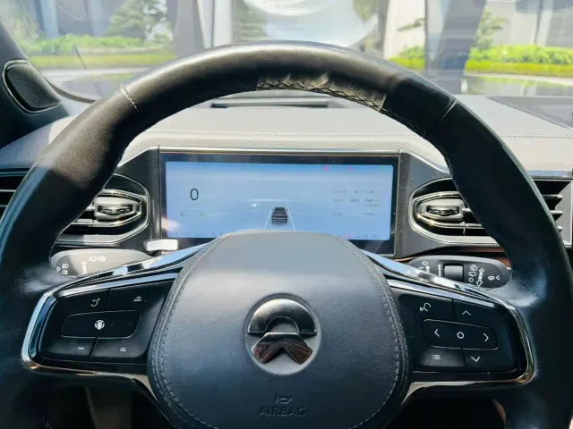 Nio ES8 — Фото автомобиля 7