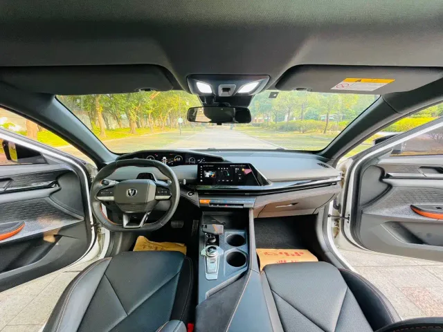 Changan Changan UNI-V 2022 1.5T Sport Edition — Фото автомобиля 7