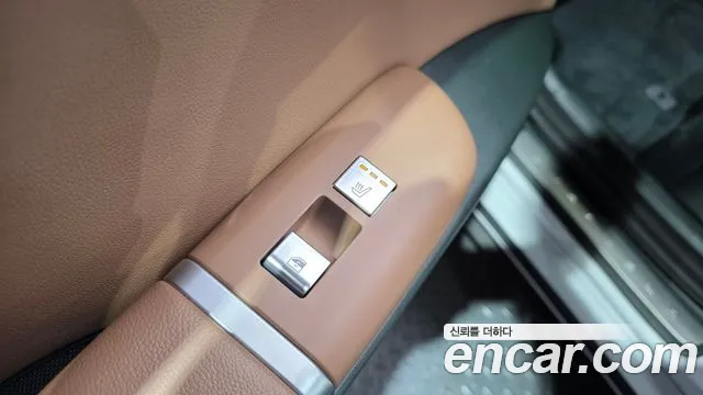 Hyundai Grandeur Grandeur (GN7) 2.5 Бензин 2WD — Фото автомобиля 26