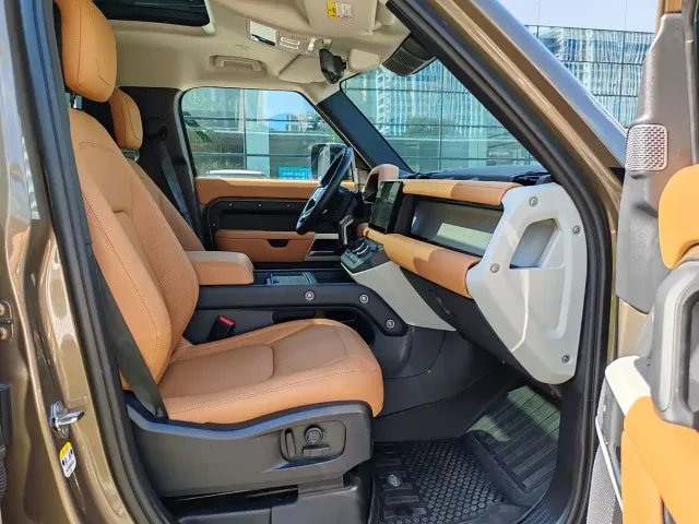 Land Rover Defender — Фото автомобиля 11
