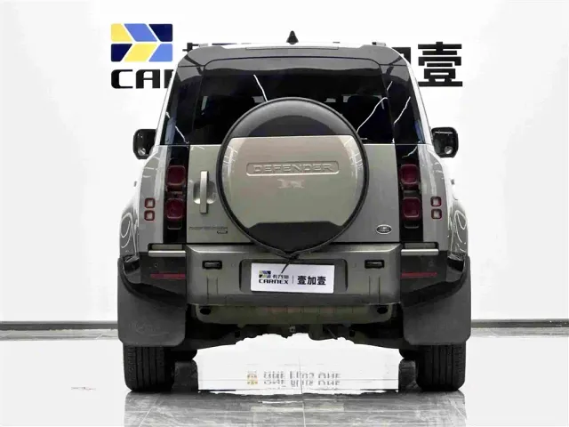 Land Rover Defender — Фото автомобиля 5