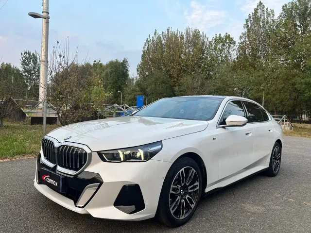 Фотография автомобиля — BMW 5 Series
