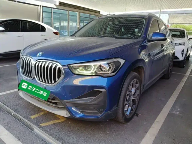 Фотография автомобиля — BMW X1