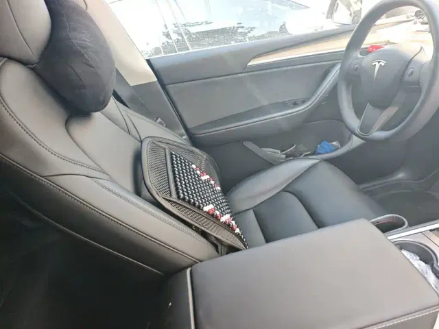 Tesla Model Y — Фото автомобиля 18