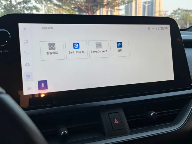 Lexus UX — Фото автомобиля 16