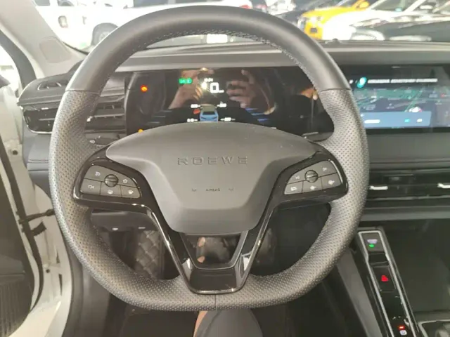 Roewe i5 — Фото автомобиля 10