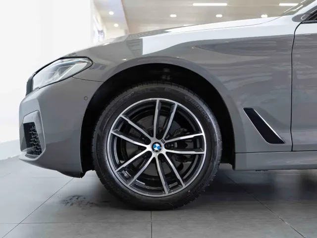 BMW 5 Series — Фото автомобиля 9