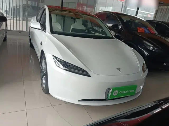 Tesla Model 3 — Фото автомобиля 2