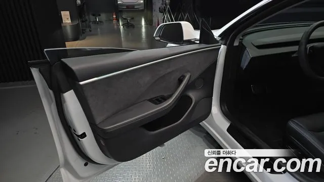 Tesla Model 3 — Фото автомобиля 13