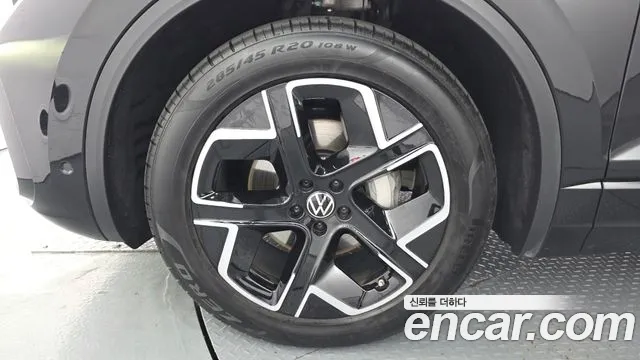 Volkswagen Touareg 3rd Gen — Фото автомобиля 5