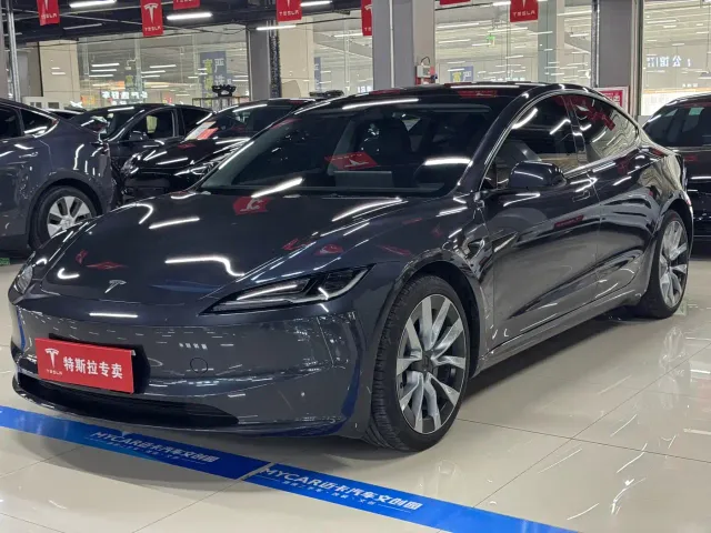 Фотография автомобиля — Tesla Model 3
