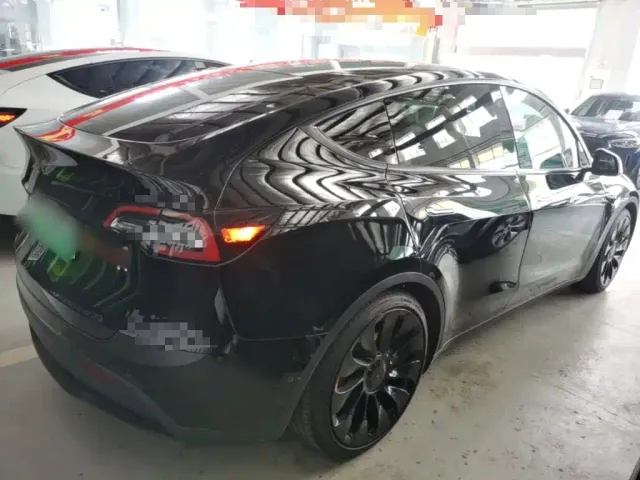 Tesla Model Y — Фото автомобиля 5