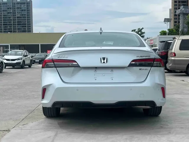 Honda Inspire Hybrid — Фото автомобиля 4
