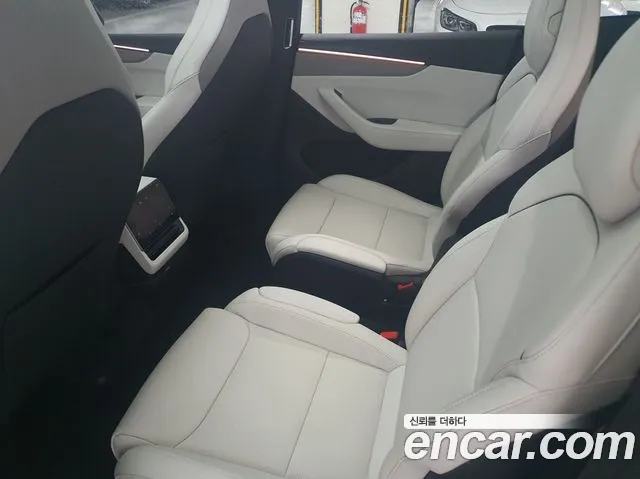 Tesla Model Y — Фото автомобиля 9