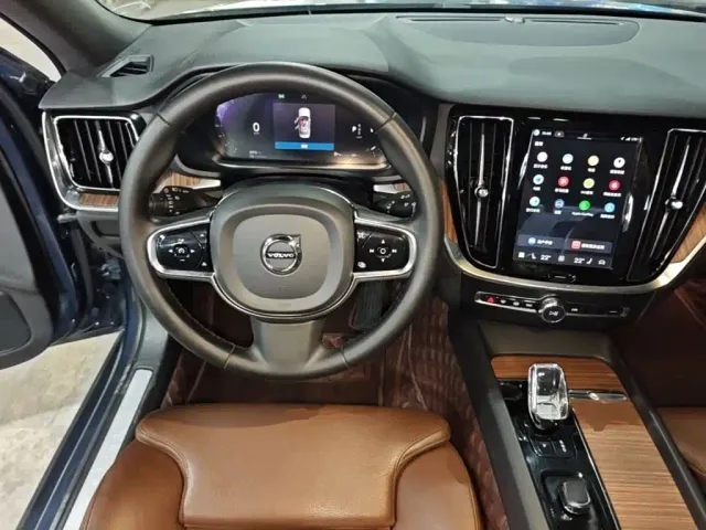 Volvo S60 — Фото автомобиля 10