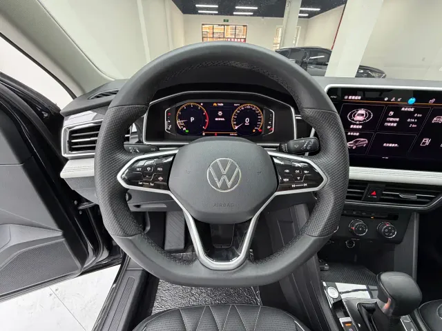 Volkswagen Tiguan L — Фото автомобиля 11