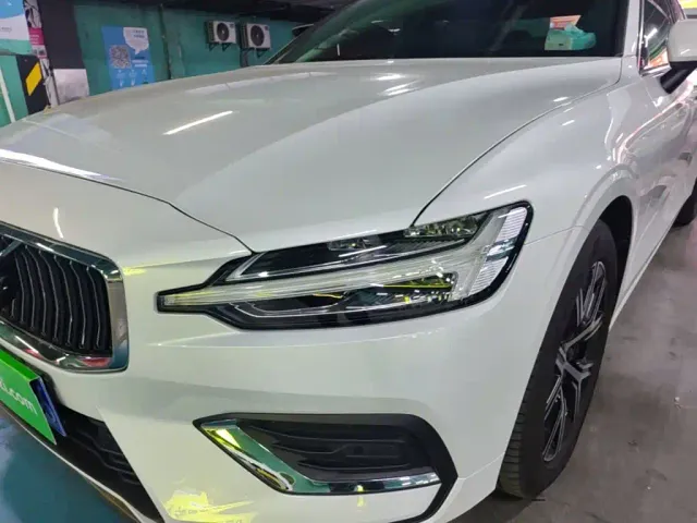 Volvo S60 — Фото автомобиля 23