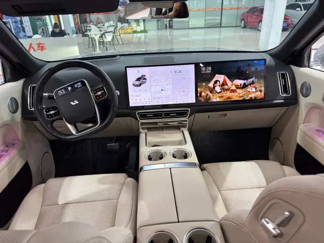Li Auto L8 — Фото автомобиля 11