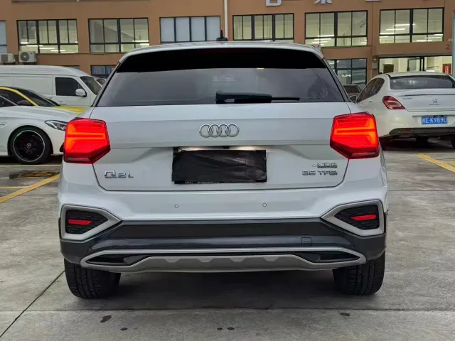 Audi Q2L — Фото автомобиля 5