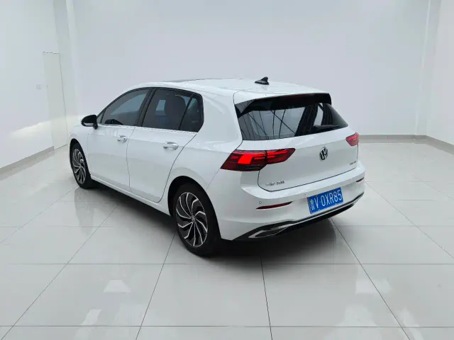 Volkswagen Golf — Фото автомобиля 5
