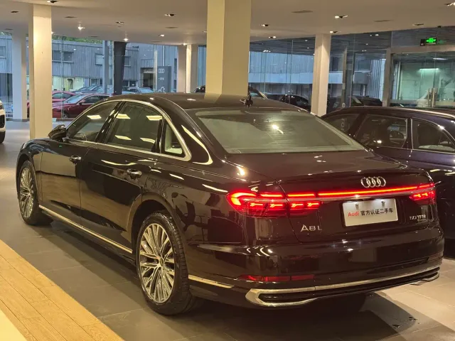 Audi A8 — Фото автомобиля 4