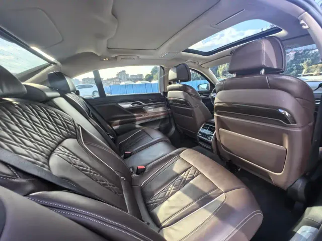 BMW 7 Series — Фото автомобиля 8