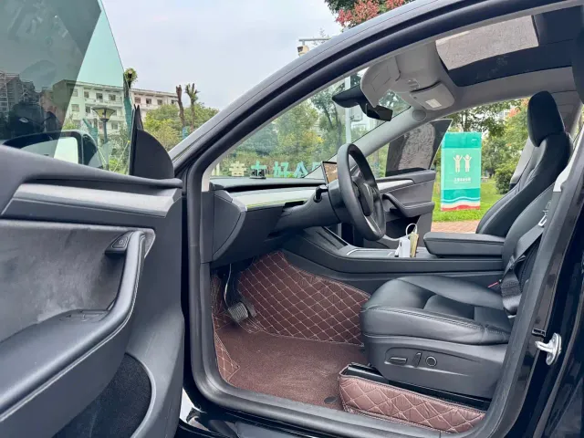 Tesla Model Y — Фото автомобиля 5
