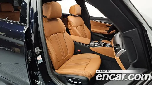 BMW 5 Series G30 — Фото автомобиля 10