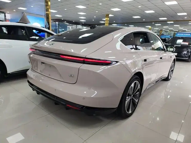 Nio ET5 — Фото автомобиля 6