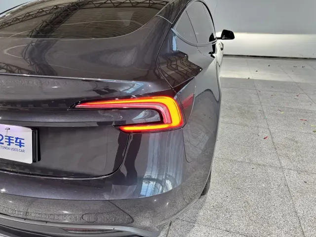 Tesla Model 3 — Фото автомобиля 21