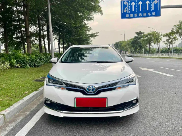 Toyota Corolla Twin Engine E+ — Фото автомобиля 2