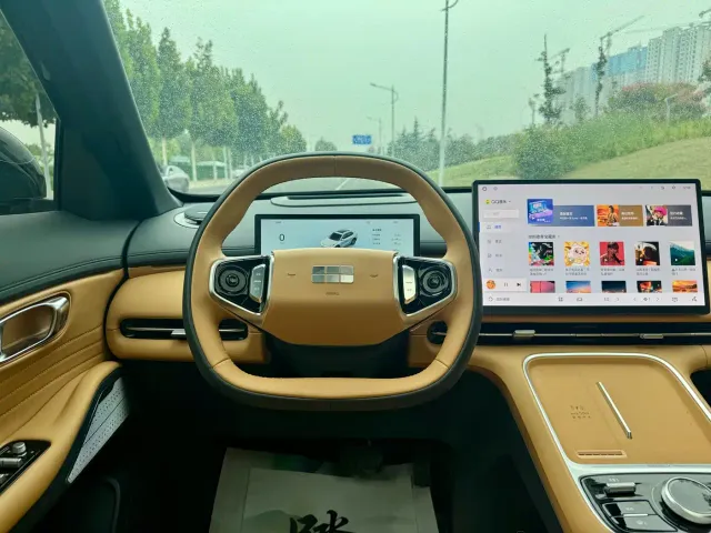 Geely Galaxy Starship 7 EM-i — Фото автомобиля 7