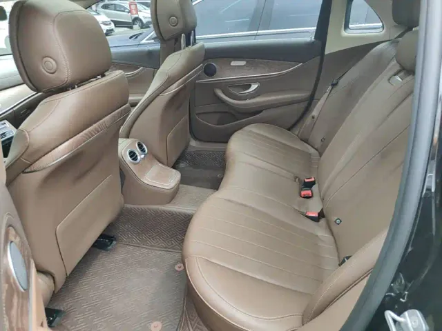 Mercedes-Benz E-Class — Фото автомобиля 16