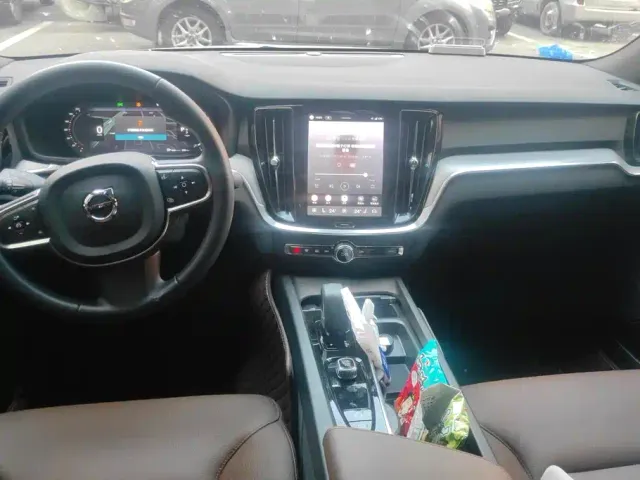 Volvo S60 — Фото автомобиля 12
