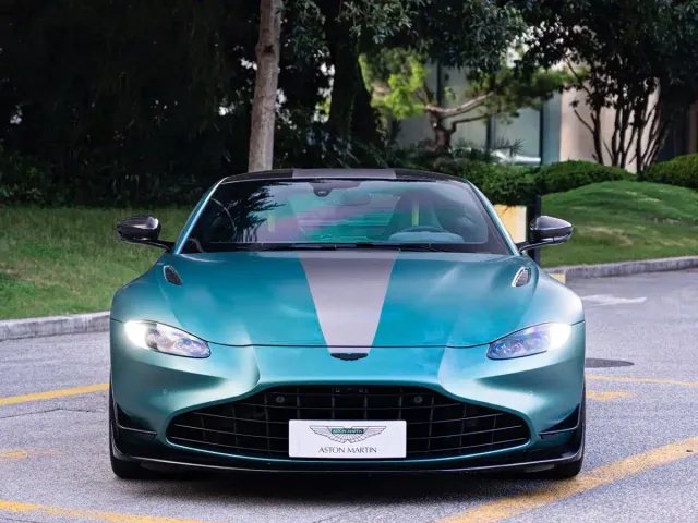 Aston Martin V8 Vantage — Фото автомобиля 2