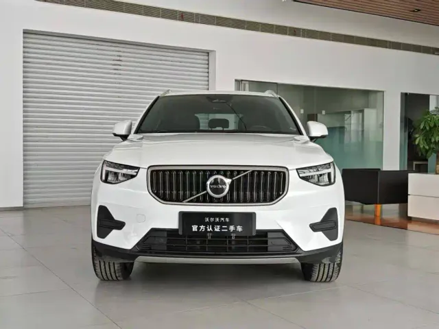 Volvo XC40 — Фото автомобиля 2