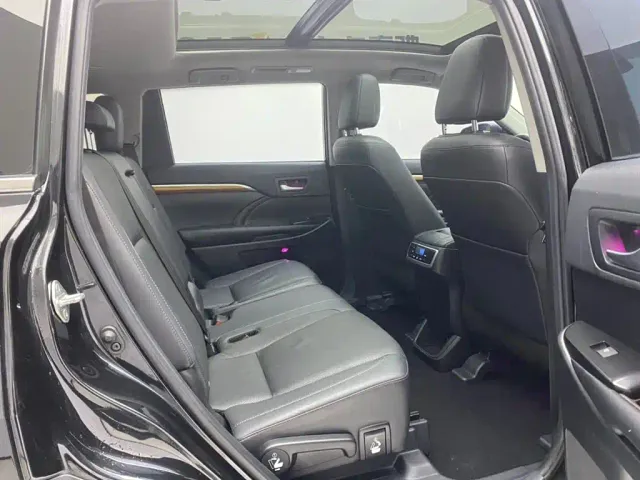 Toyota Highlander — Фото автомобиля 23