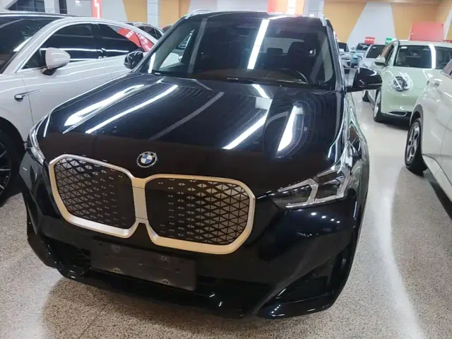 BMW iX1 — Фото автомобиля 2