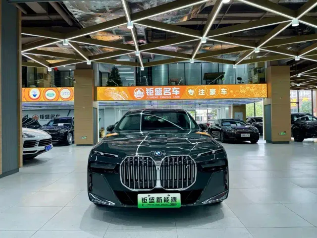 BMW i7 — Фото автомобиля 14