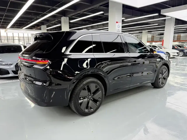 Li Auto L6 — Фото автомобиля 13