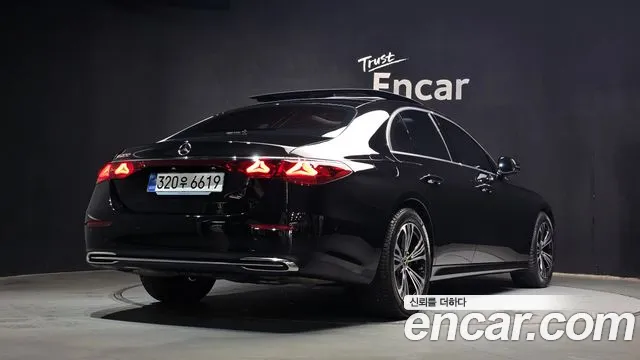 Mercedes-Benz E-Class — Фото автомобиля 2