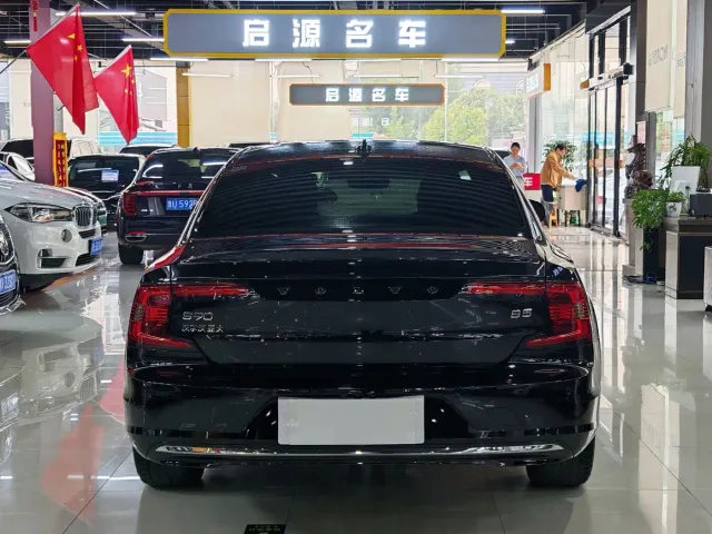 Volvo S90 — Фото автомобиля 6