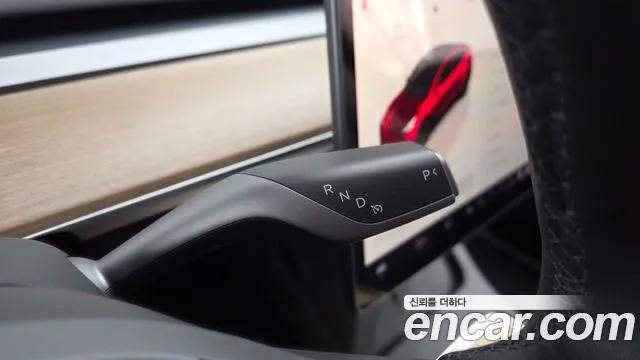 Tesla Model Y — Фото автомобиля 12