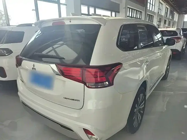 Mitsubishi Outlander — Фото автомобиля 6