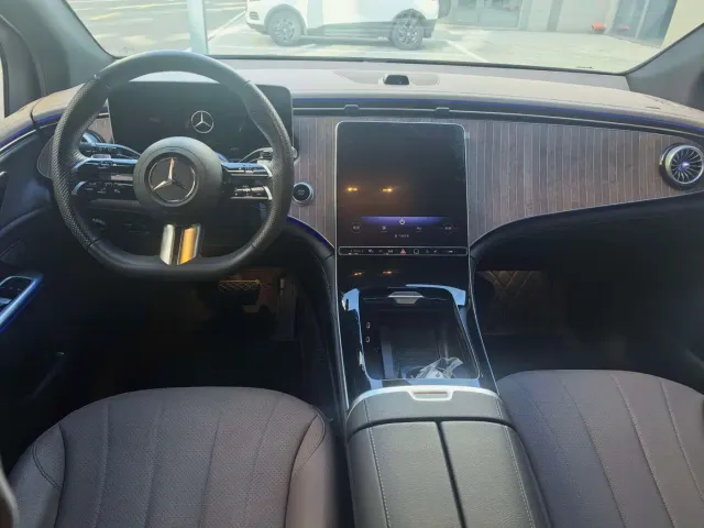 Mercedes-Benz EQE SUV — Фото автомобиля 8