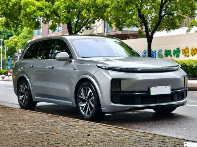 Li Auto L8 — Фото автомобиля 3