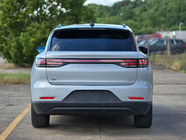 Leapmotor C11 — Фото автомобиля 13